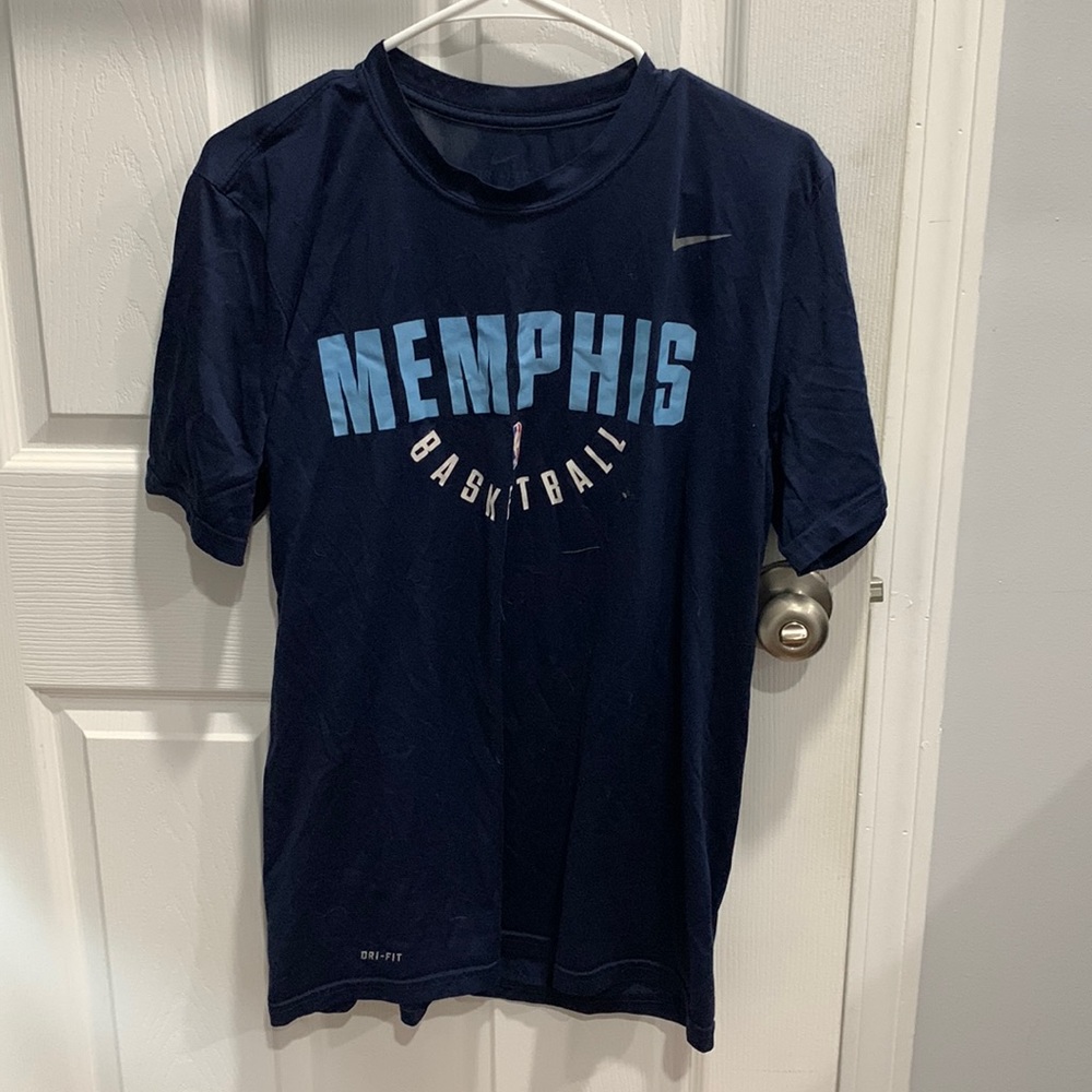 Large Nike Dri-Fit t shirt. Never worn, great condition. Great for working out!